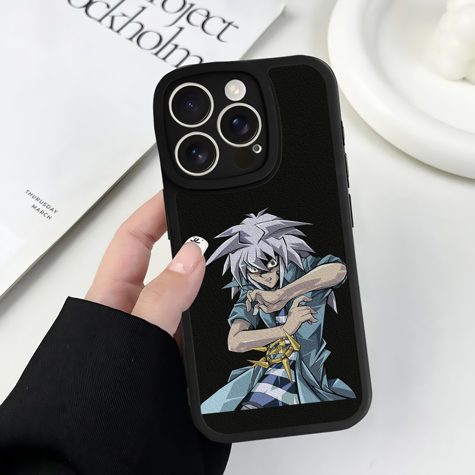 （画像用） 遊☆戯☆王 Yu-Gi-Oh! 【iPhone 16シリーズ対応】シリコンスマホケース（レザー調） 材質：シリコン